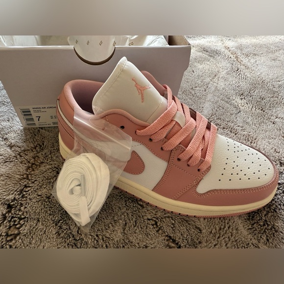 Nike Women Air Jordan 1 Lows NWT - Picture 8 of 11